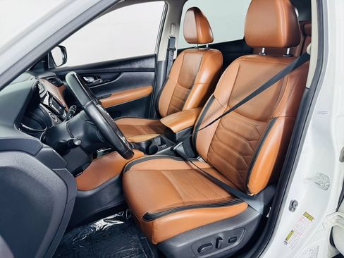 Used 2018 Nissan Rogue SL w/ Premium Package AWD/4WD image 6