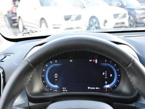 Certified 2025 Volvo XC40 B5 Core image 21