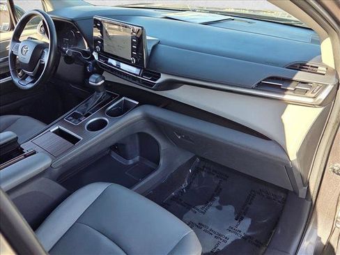 Used 2023 Toyota Sienna XLE image 23