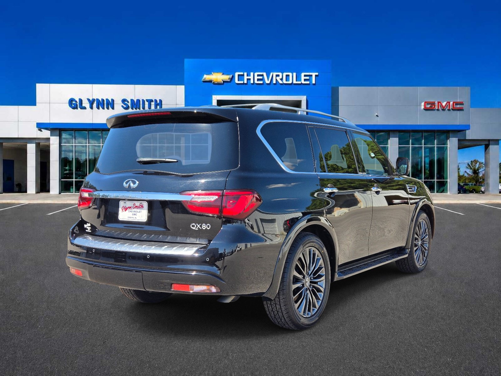 Used 2023 INFINITI QX80 Sensory w/ All-Season Package RWD image 7