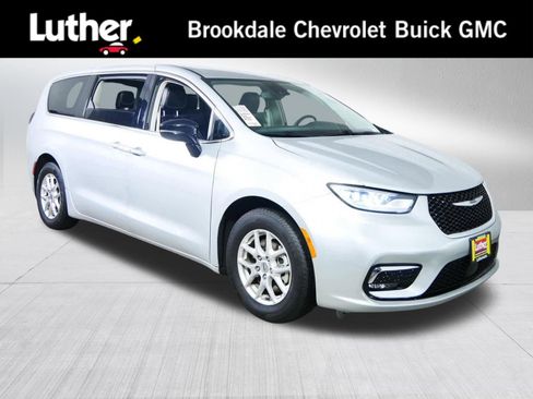 Used 2024 Chrysler Pacifica Touring-L FWD image 1