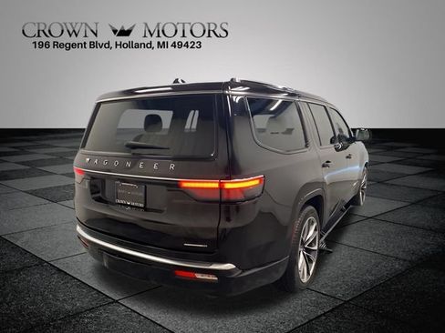 Used 2024 Jeep Wagoneer Series III w/ Premium Group I AWD/4WD image 6