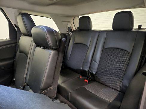 Used 2019 Dodge Journey Crossroad FWD image 19