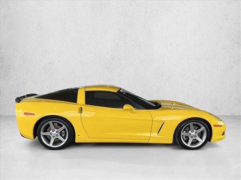 Used 2007 Chevrolet Corvette Coupe w/ Preferred Equipment Group RWD image 4