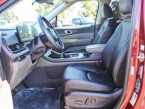 Used 2025 Kia Carnival SX image 17