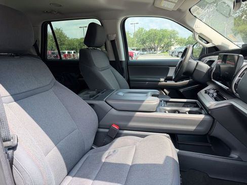 Used 2025 Ford Expedition Active AWD/4WD image 16