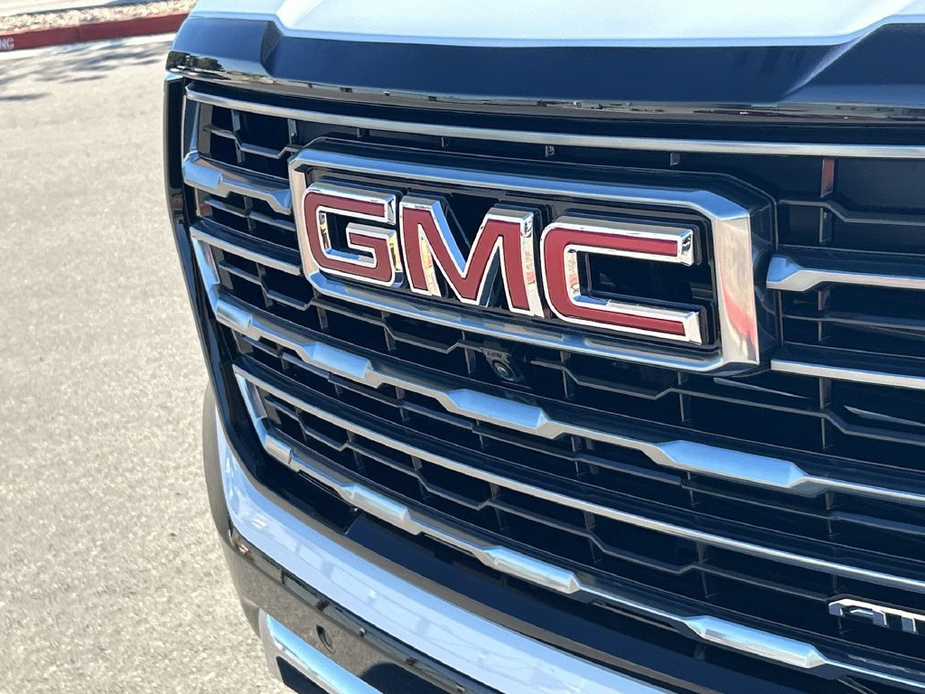 Used 2026 GMC Yukon XL AT4 w/ AT4 Premium Plus Package AWD/4WD image 32