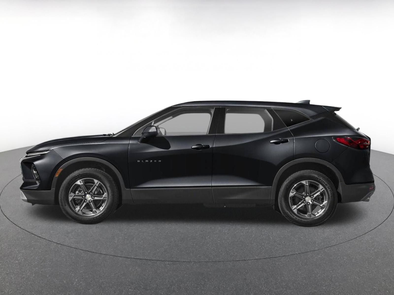 Used 2025 Chevrolet Blazer LT FWD image 3