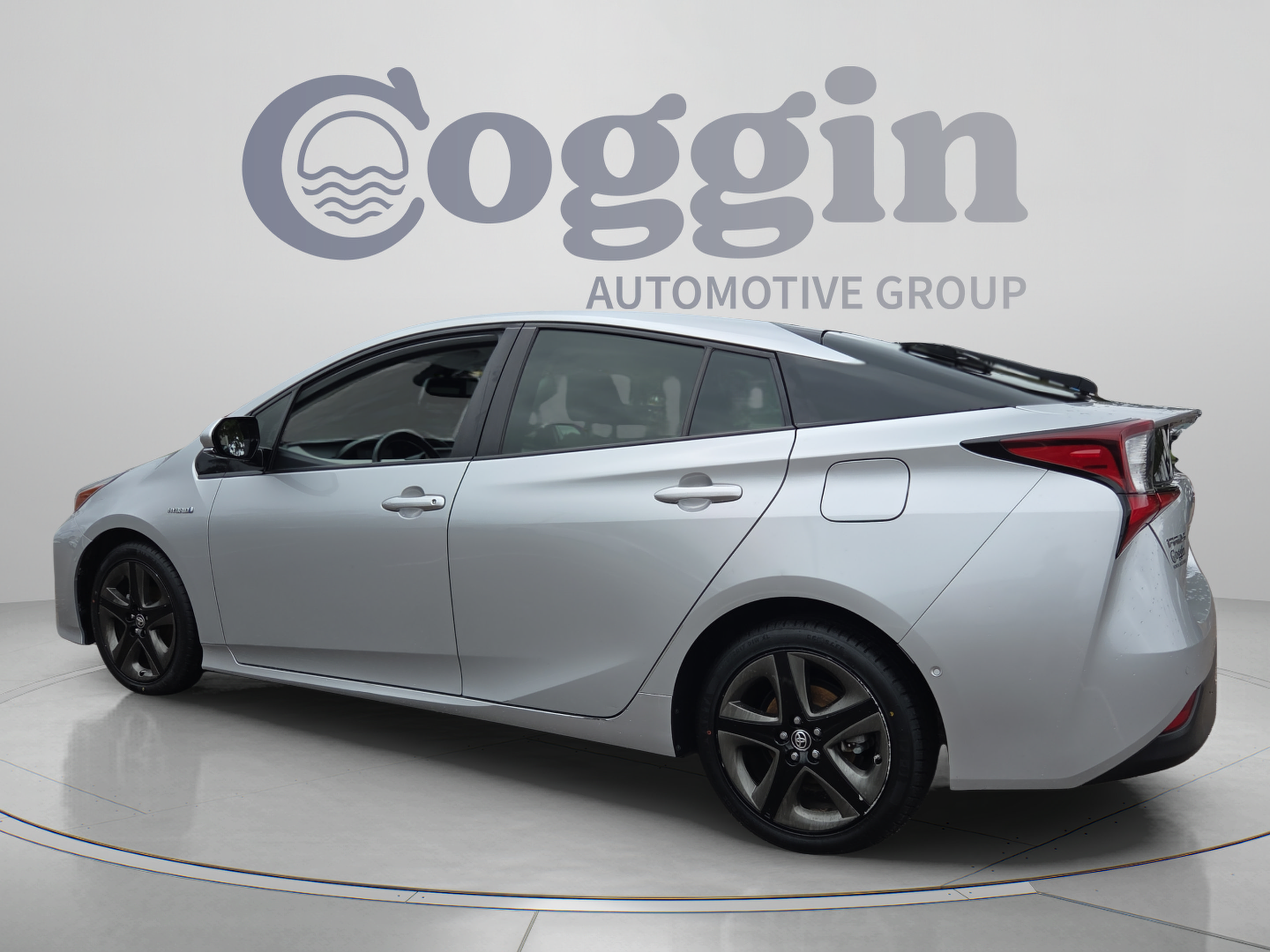 Used 2020 Toyota Prius Limited FWD image 3