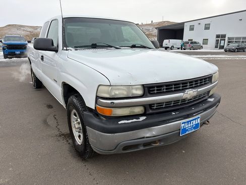 Used 2001 Chevrolet Silverado 1500 4x4 Extended Cab w/ Firm Ride Suspension Pkg image 3