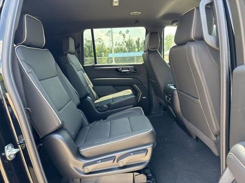 New 2025 Chevrolet Suburban Premier image 18