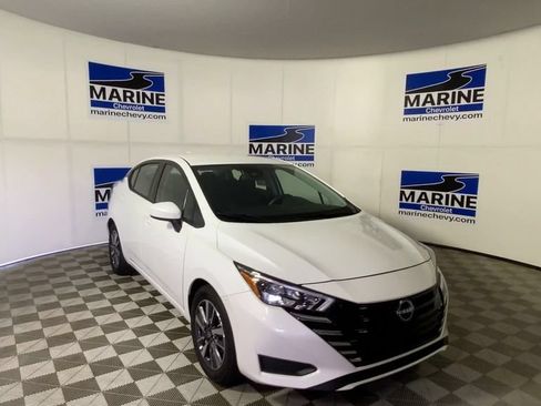 Used 2025 Nissan Versa SV FWD image 4