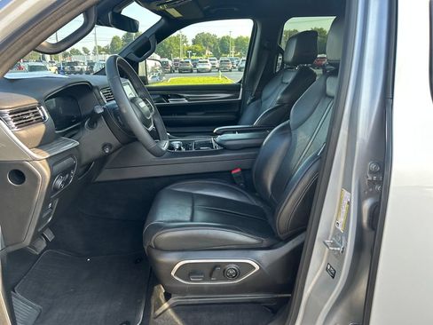 Used 2022 Jeep Wagoneer Series II AWD/4WD image 13