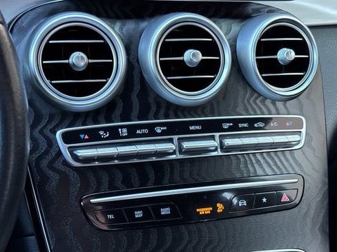 Used 2021 Mercedes-Benz GLC 300 image 23