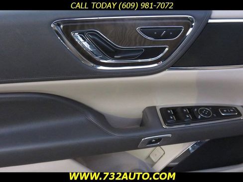 Used 2018 Lincoln Continental Select w/ Continental Climate Package image 28