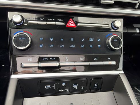 Used 2024 Hyundai Santa Fe Limited image 21