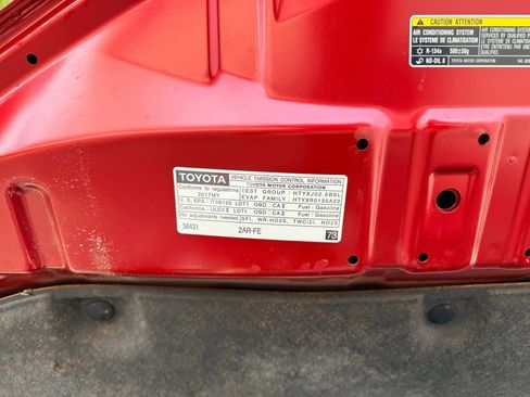 Used 2017 Toyota RAV4 LE w/ Carpet Mat Package image 27