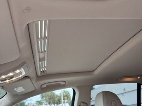 Used 2021 Mercedes-Benz GLE 350 4MATIC image 2