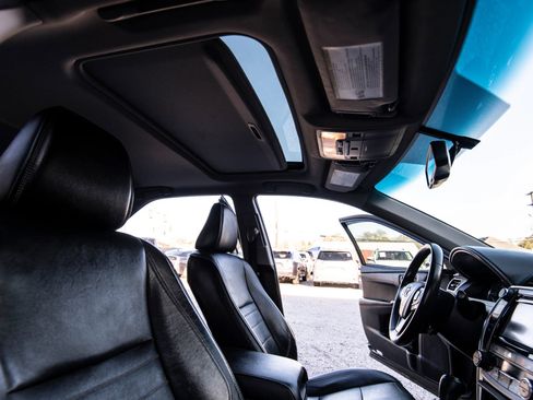 Used 2015 Toyota Camry XLE image 39