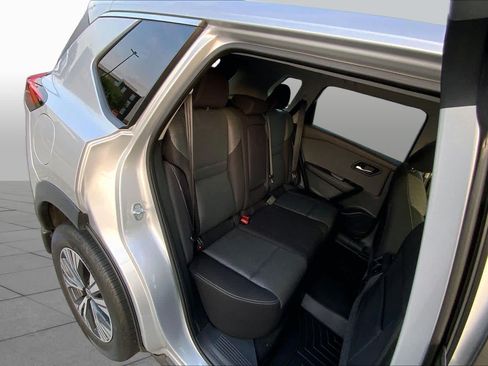 Used 2022 Nissan Rogue SV FWD image 17