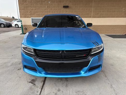 Used 2018 Dodge Charger SXT w/ Blacktop Package RWD image 2