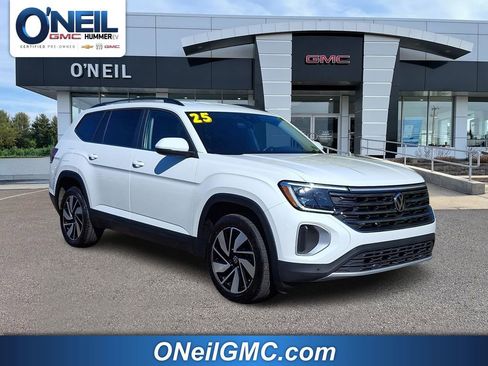 Used 2025 Volkswagen Atlas SE AWD/4WD image 1