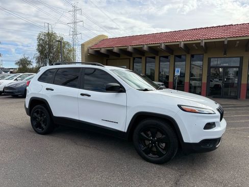 Used 2016 Jeep Cherokee Sport image 13