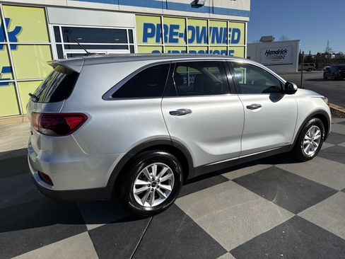 Used 2019 Kia Sorento AWD V6 image 10