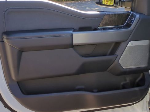 Used 2024 Ford F250 Lariat image 11