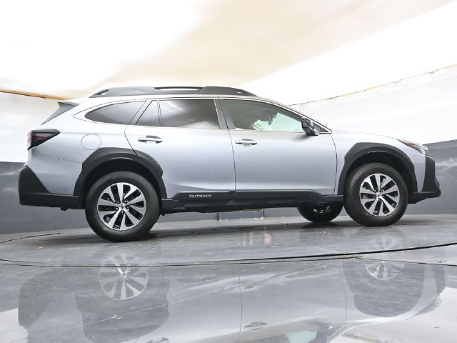 Used 2025 Subaru Outback Premium AWD/4WD image 34