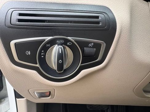 Used 2020 Mercedes-Benz GLC 300 4MATIC image 12