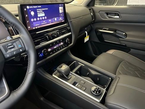 New 2026 Nissan Pathfinder Platinum AWD/4WD image 28