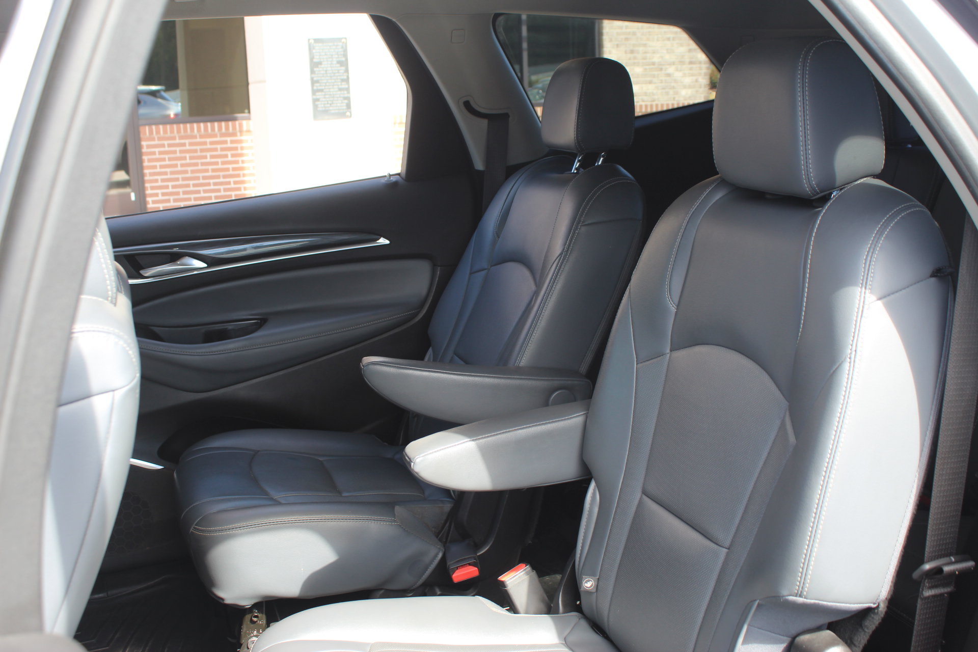 Used 2020 Buick Enclave Essence FWD image 27