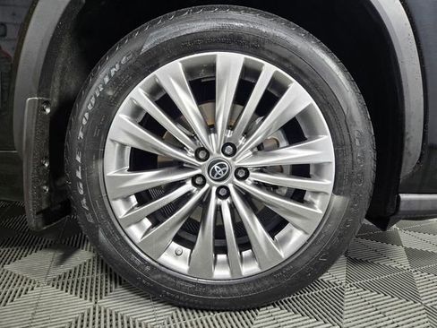 Used 2023 Toyota Highlander Platinum image 12