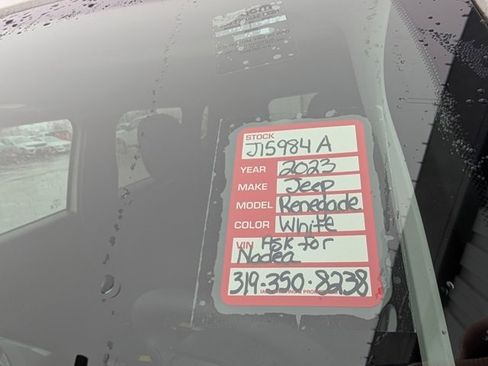 Used 2023 Jeep Renegade Latitude image 35