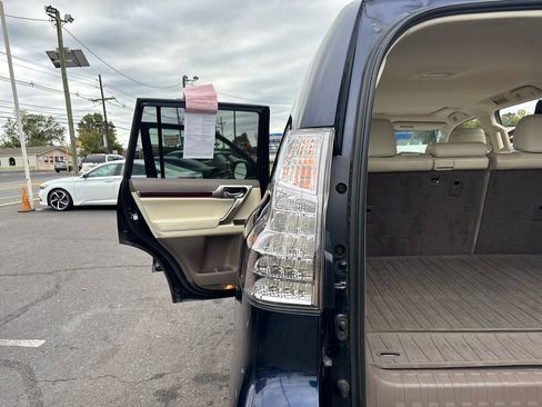 Used 2017 Lexus GX 460 image 35
