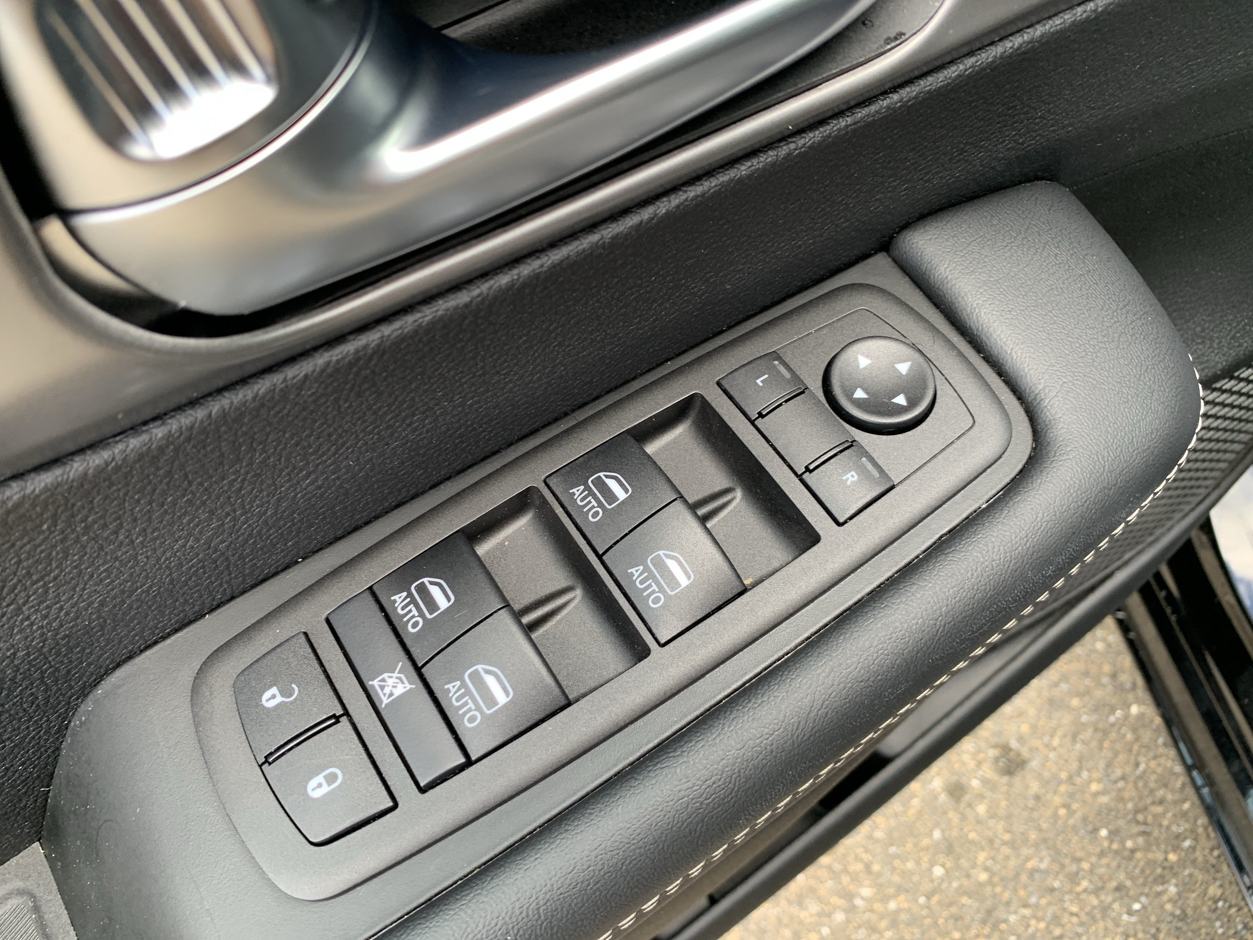 Used 2025 Chrysler Pacifica Select FWD image 16