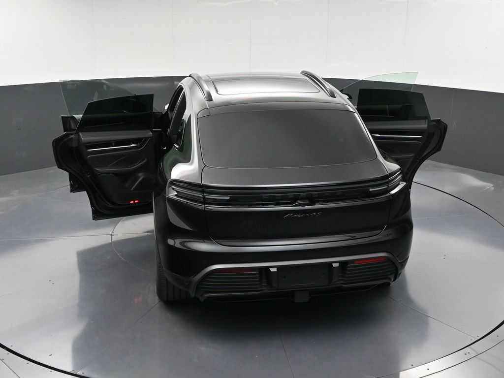 Certified 2025 Porsche Macan 4S Electric AWD/4WD image 36