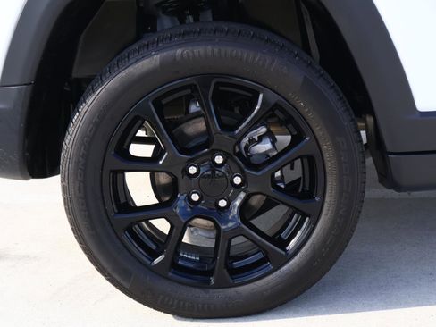 Used 2024 Jeep Compass Latitude w/ Altitude Special Edition image 8