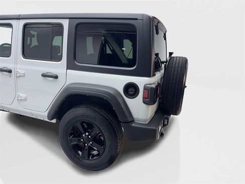 Used 2022 Jeep Wrangler Unlimited Sport image 19