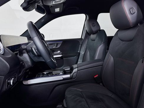 Used 2023 Mercedes-Benz EQB 300 4MATIC image 18