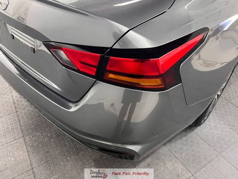 Used 2025 Nissan Altima 2.5 SV FWD image 13