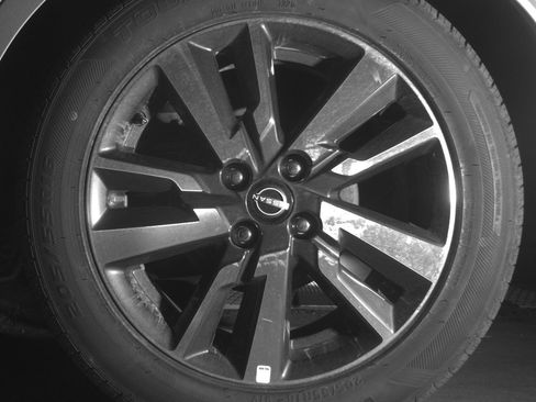 Used 2025 Nissan Versa SV image 14