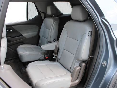 Used 2021 Chevrolet Traverse Premier FWD image 12