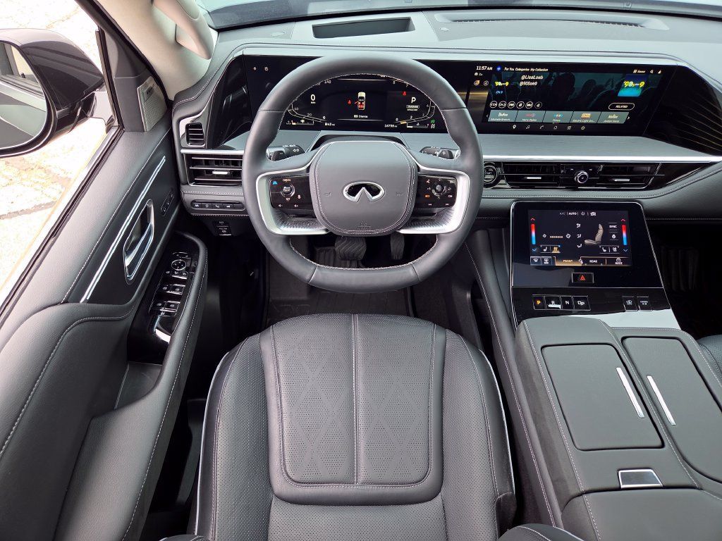 Used 2025 INFINITI QX80 Sensory AWD/4WD image 4