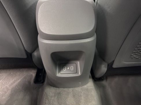 Used 2025 Hyundai Elantra SEL image 21