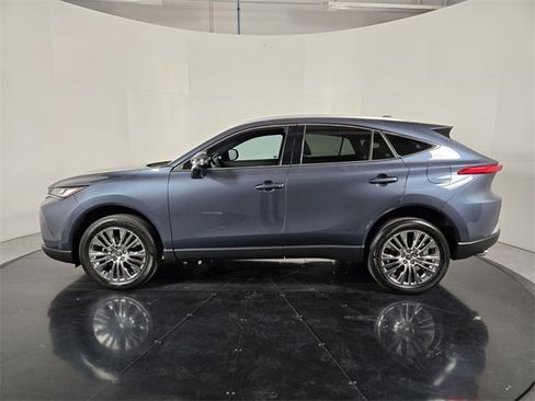 Used 2024 Toyota Venza Limited image 3