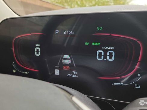 Used 2023 Kia Niro EX Touring FWD image 22