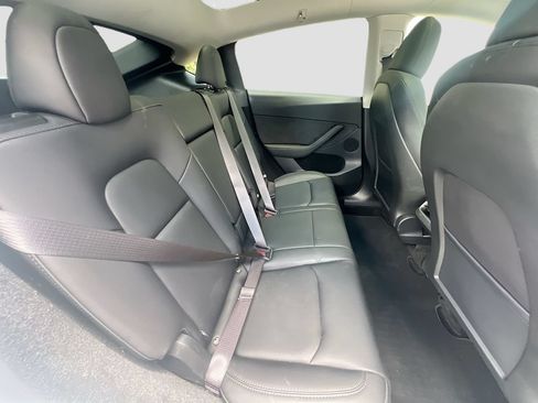 Used 2025 Tesla Model Y Long Range RWD image 29
