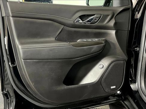 Used 2023 GMC Acadia SLT image 21